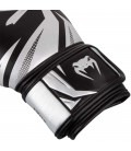 Rękawice bokserskie marki Venum model Challenger 3.0 czarno srebrne